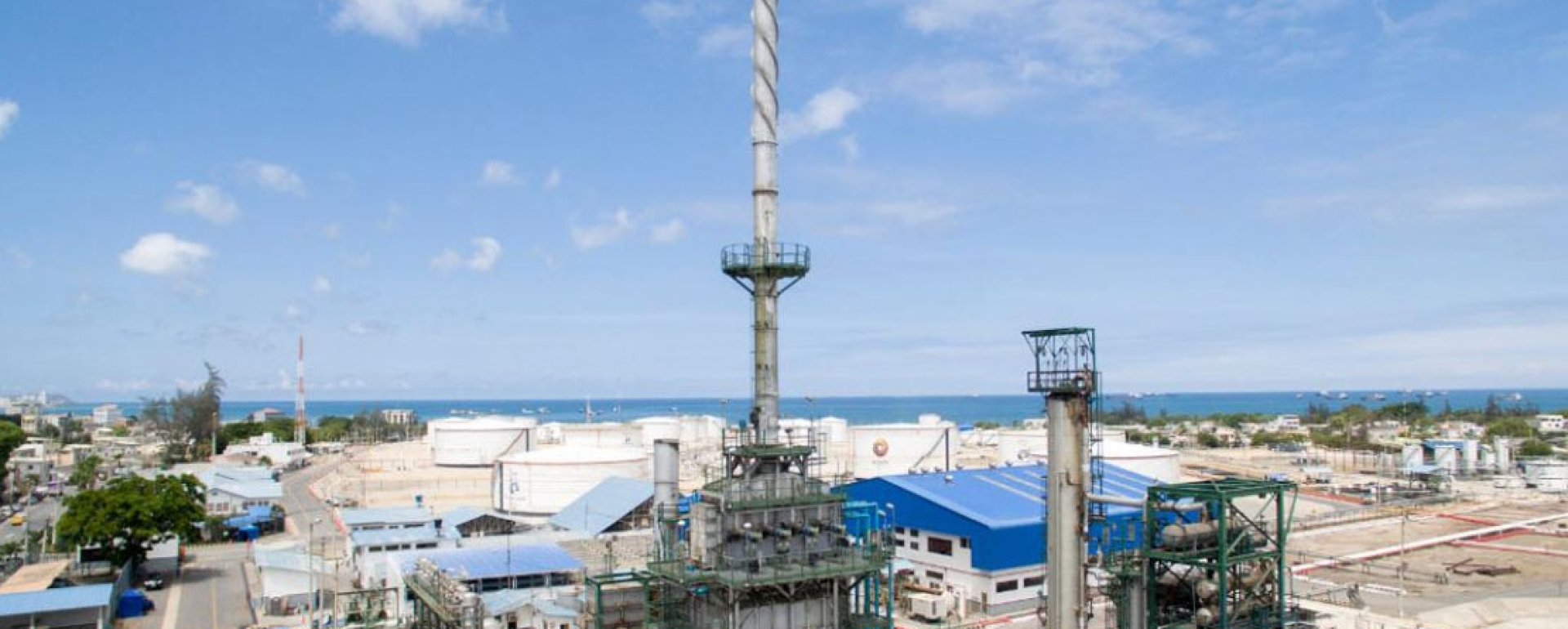 Ecuador firma acuerdo con empresa privada para construir nueva refinería en Santa Elena